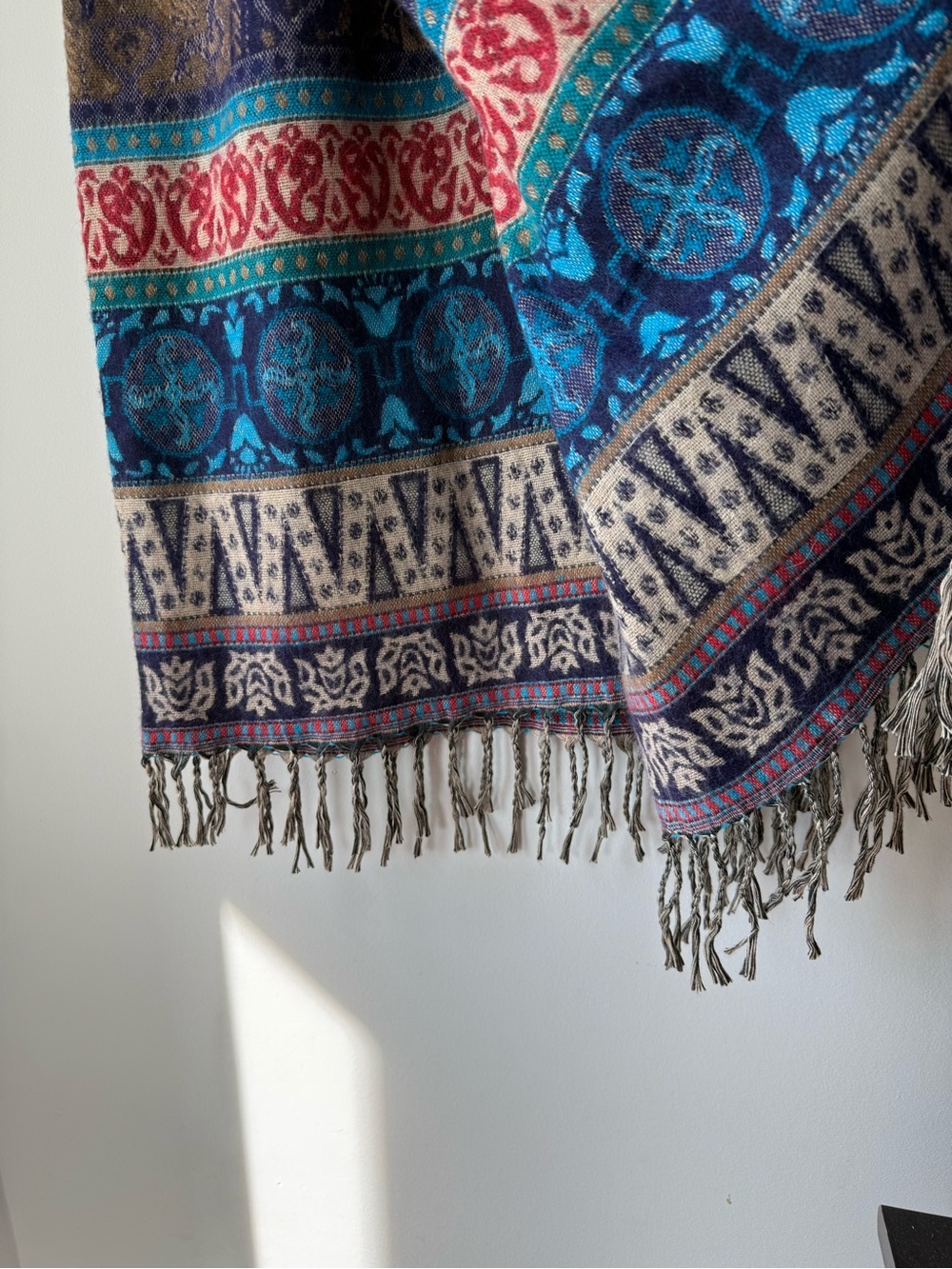 Multicolor Patterned scarf - Picture 3 of 5